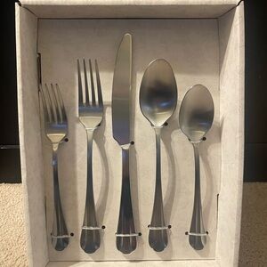 The Pioneer Woman Silver Flatware Set